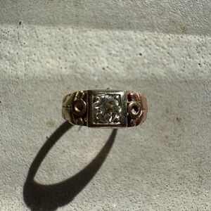 Elegant Gold and Silver Women's Ring